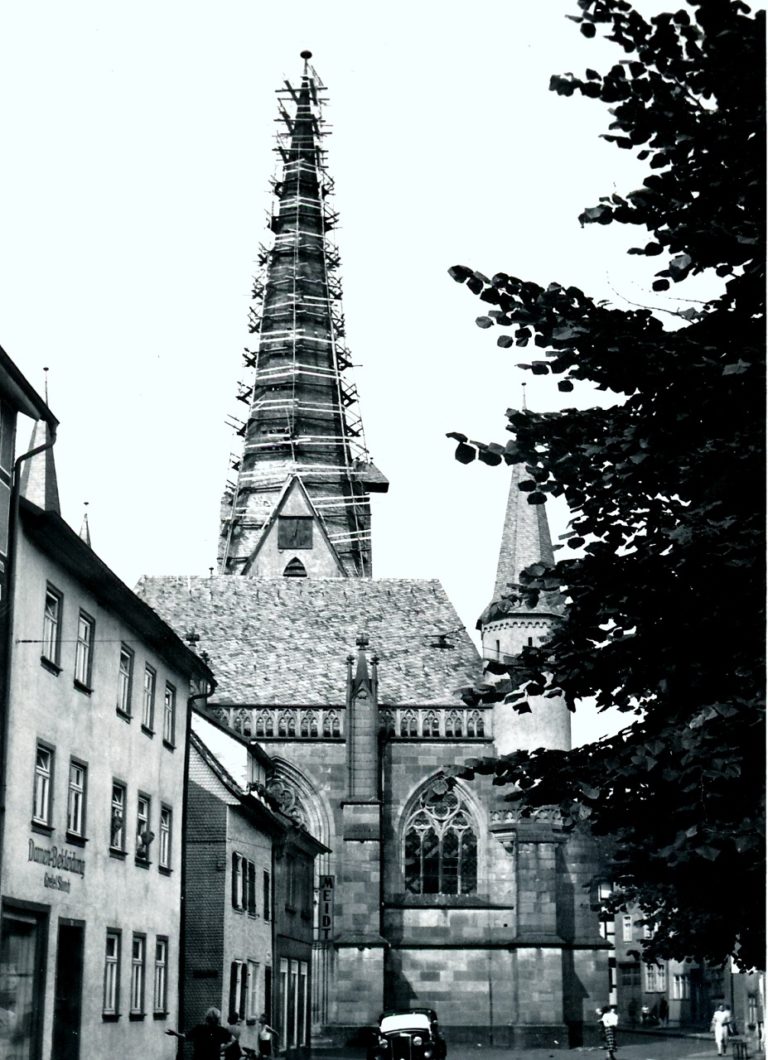 Eingerüsteter Turm 1955 West - EUBU